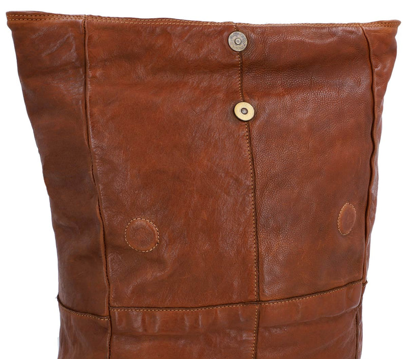 gusti-leder-joy-messenger-rucksack-flip-top-rindsleder-braun image 2