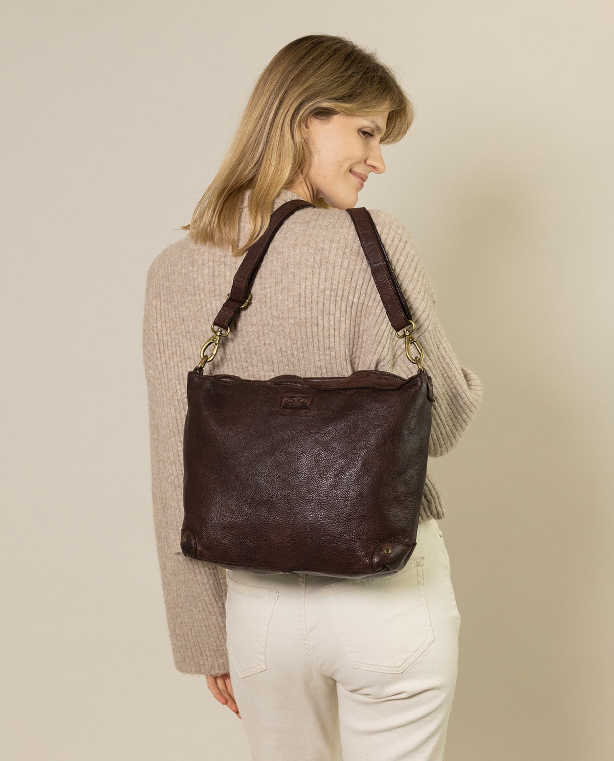 gusti-leder-suzanne-handtasche-shopper-schultertasche-braun image 1
