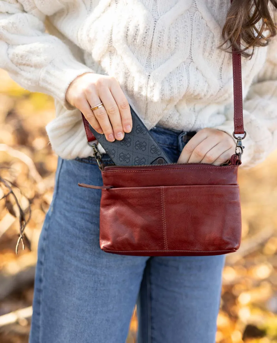 gusti-leder-veronika-2-in-1-leder-schultertasche-und-clutch image 1