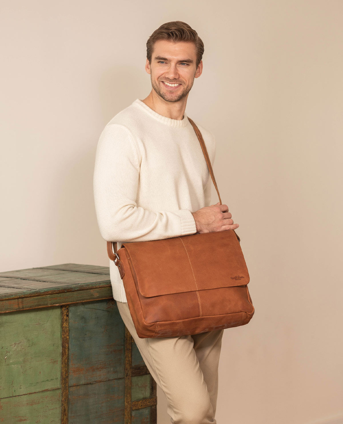 gusti-leder-pim-vintage-umh-ngetasche-herren-leder-braun image 1