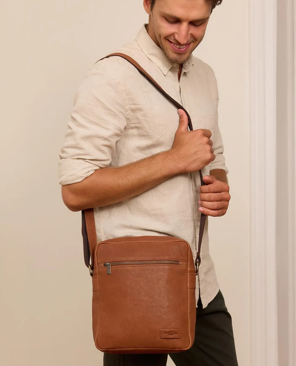 gusti-leder-rosco-ledertasche-herren-aus-rindsleder-mit-rei-verschluss image 1