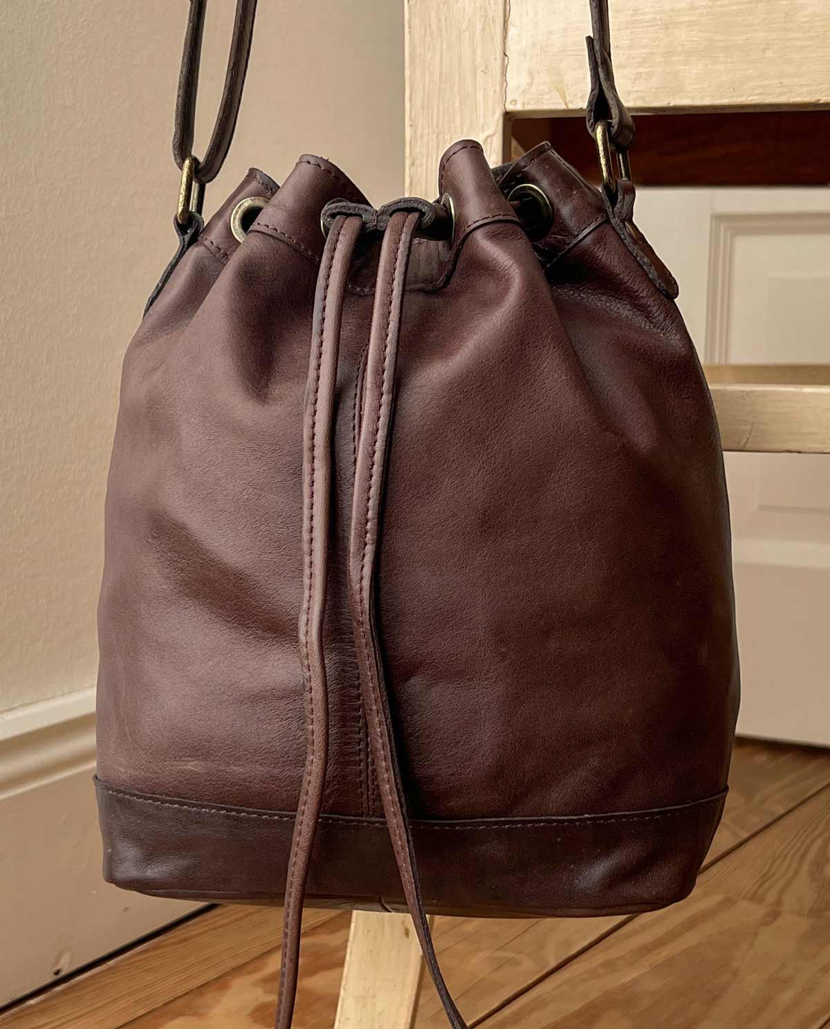 gusti-leder-ivy-beuteltasche-bucket-bag-aus-b-ffelleder-2 image 1