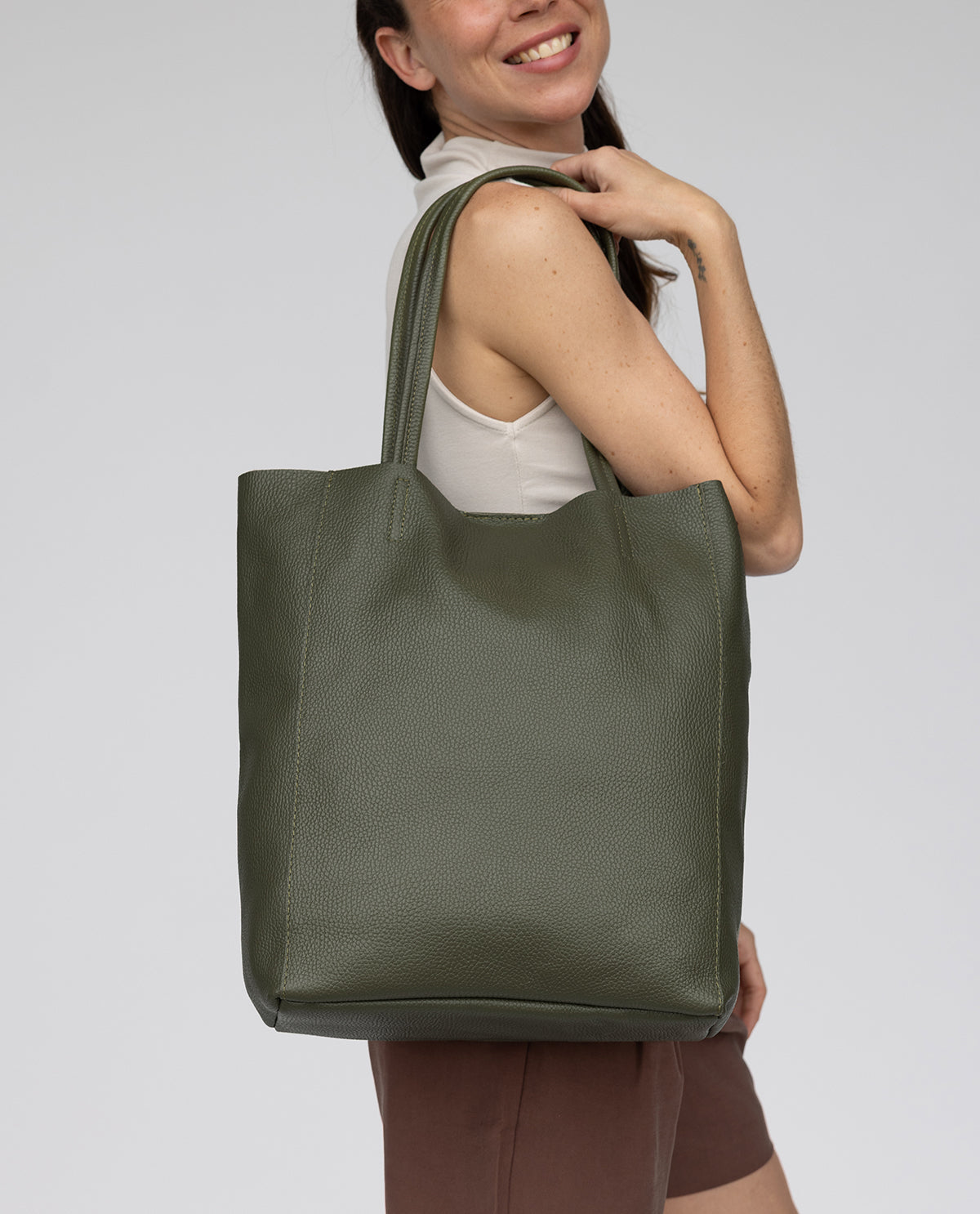 gusti-leder-vilma-lederhandtasche-damen-gr-n image 1
