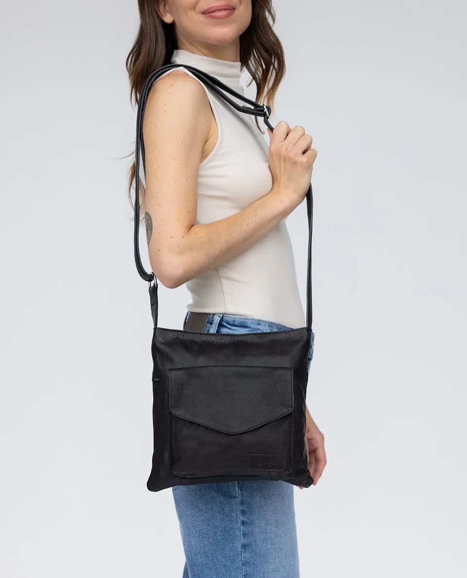 gusti-leder-rikke-kleine-lederhandtasche-schwarz-damen image 1