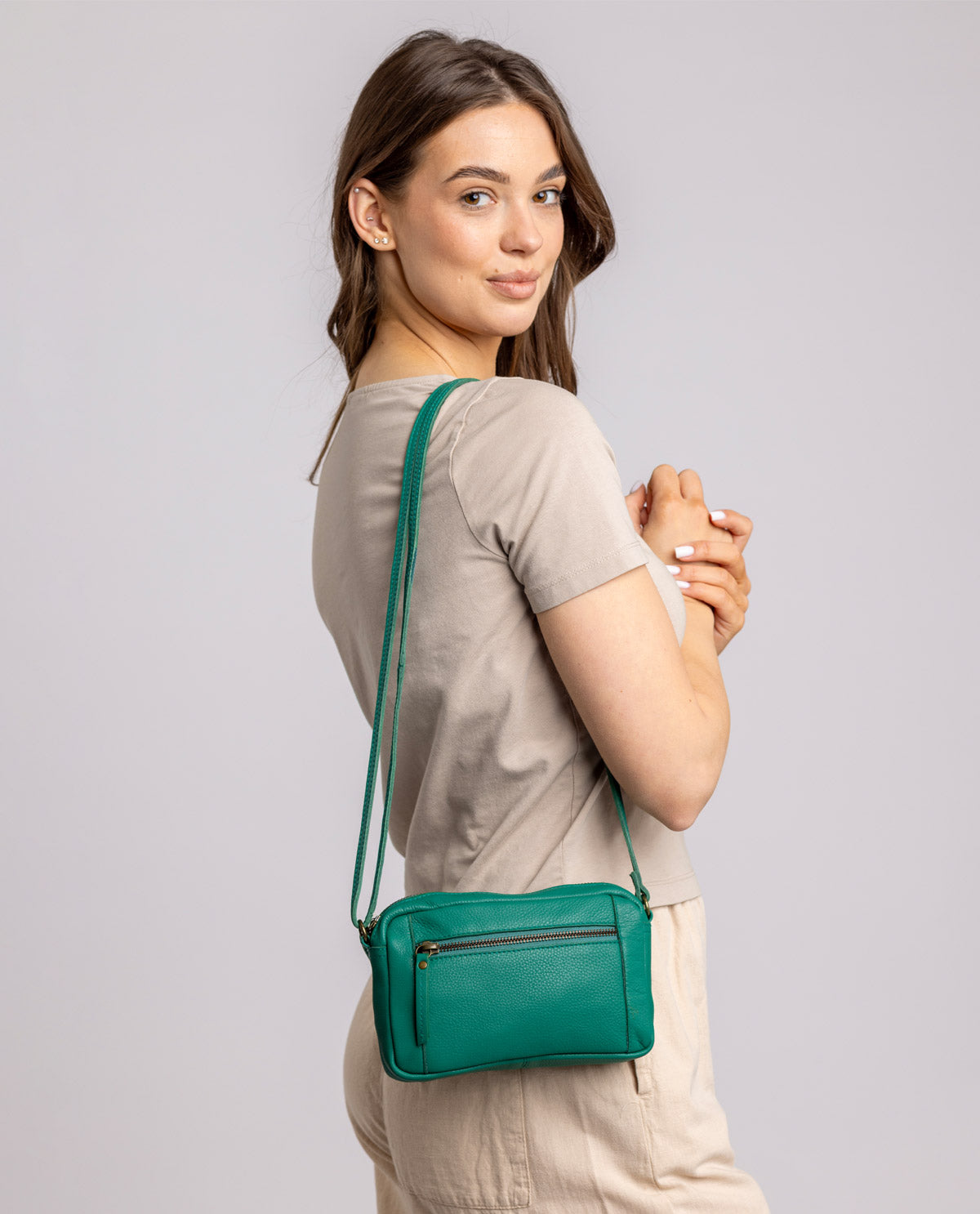gusti-leder-dominic-handtasche-casual-aus-leder image 1