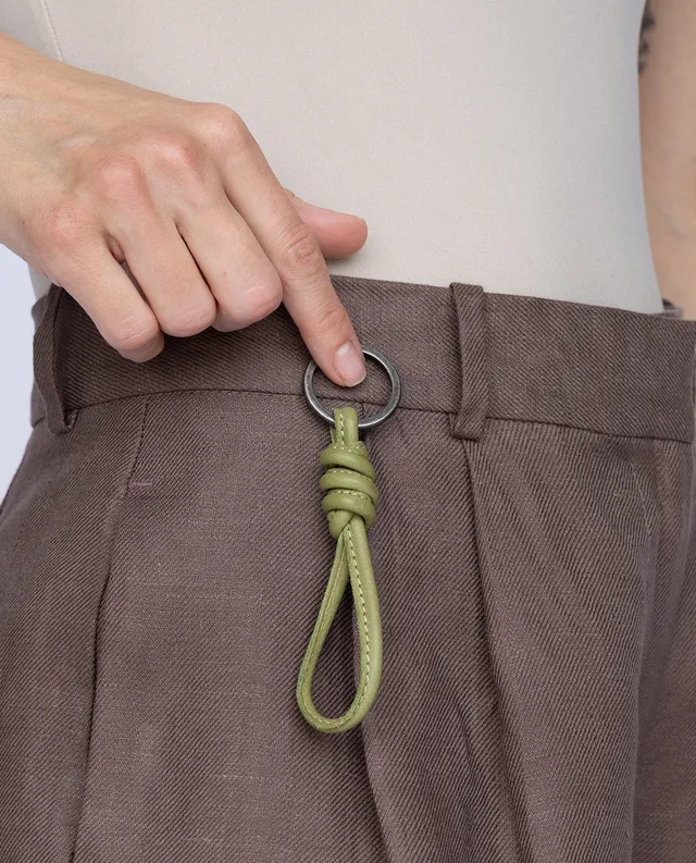 gusti-leder-flo-schl-sselanh-nger-leder-schlaufe image 1