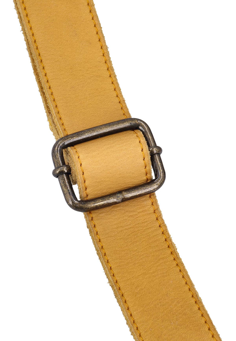 gusti-leder-aliya-damen-umh-ngetasche-aus-braunem-leder-mit-airtag-fach image 2