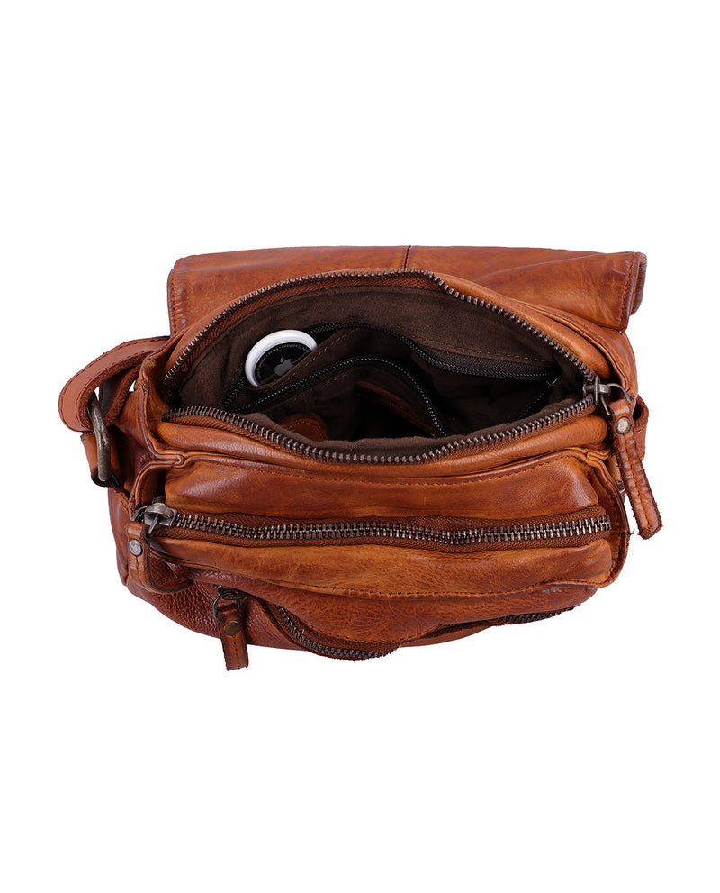 gusti-leder-stefanie-alltagstasche-leder-mit-schl-sselanh-nger image 3