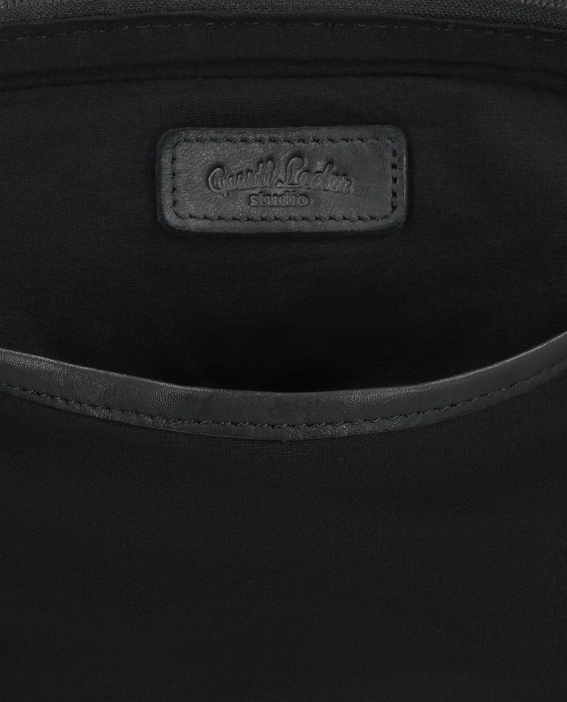 gusti-leder-aliya-handtasche-damen-schwarz-geflochten-mit-airtag-fach image 7