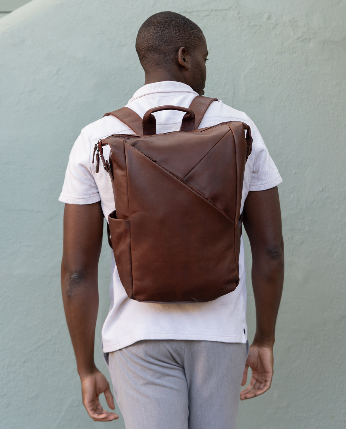 gusti-leder-marty-rucksack-braun-leder-mit-laptopfach image 5
