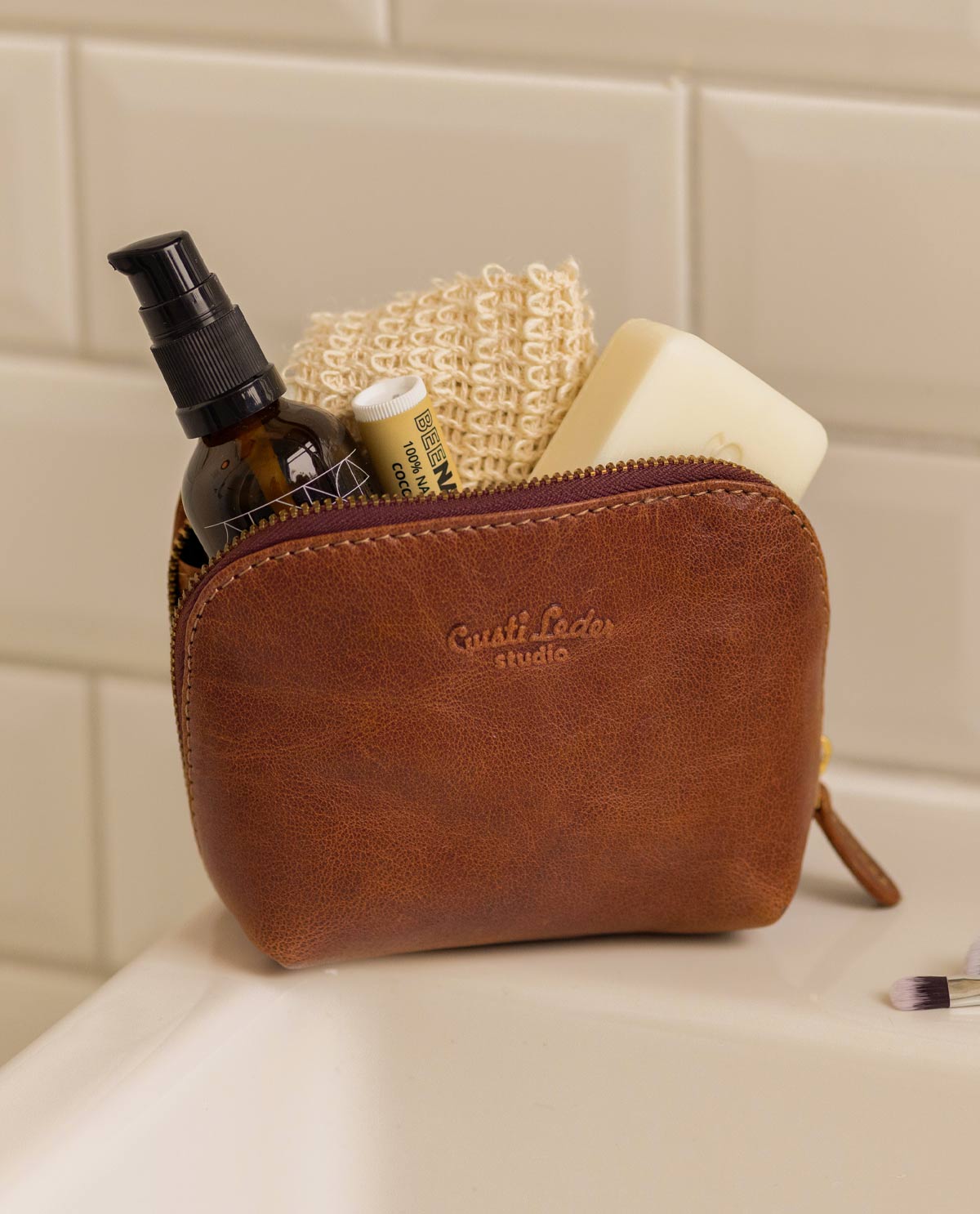 gusti-leder-leo-leder-kosmetiktasche image 4