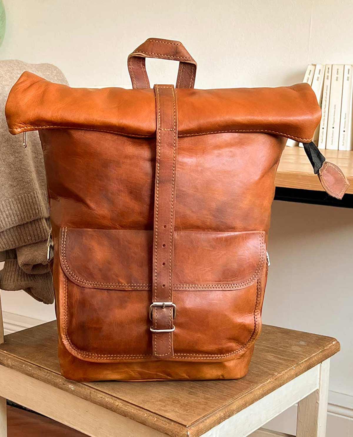 gusti-leder-roven-rolltop-rucksack-aus-ziegenleder-11-liter image 1
