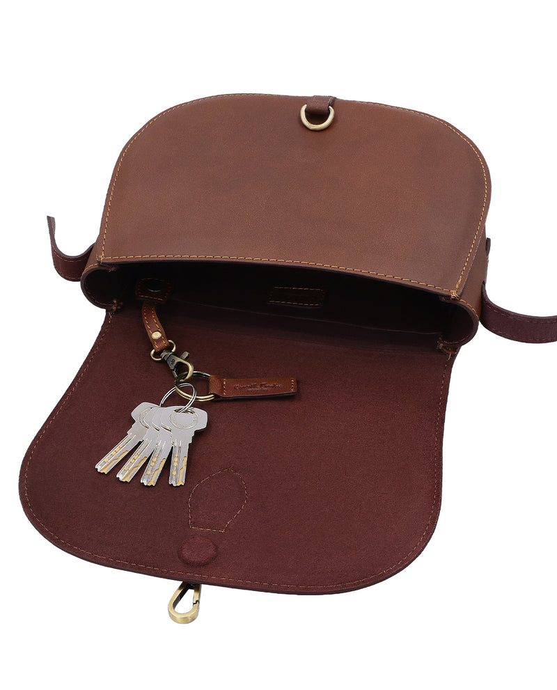 gusti-leder-wiebke-handtasche-aus-leder-mit-goldverschluss image 3