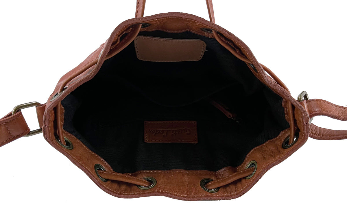gusti-leder-ivy-outlet-handtasche-beuteltasche-bucket-aus-rindsleder image 5