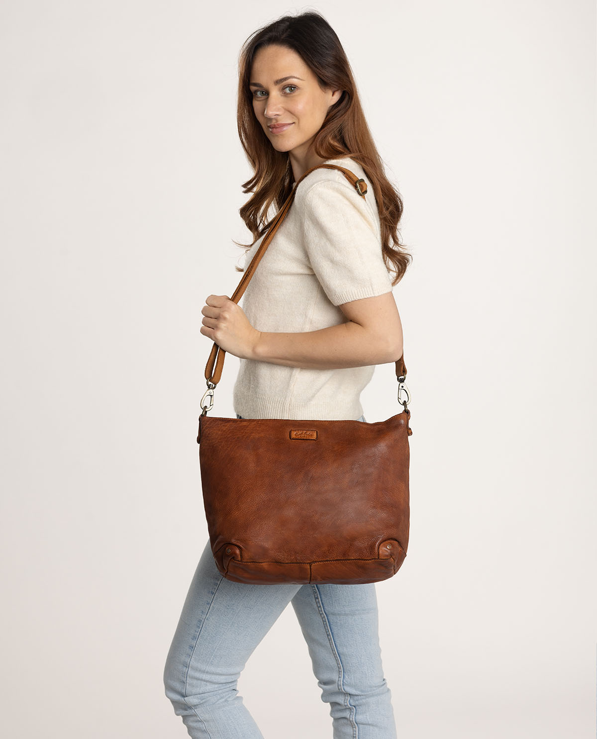 gusti-leder-suzanne-leder-handtasche-braun-crossbody-shopper image 1