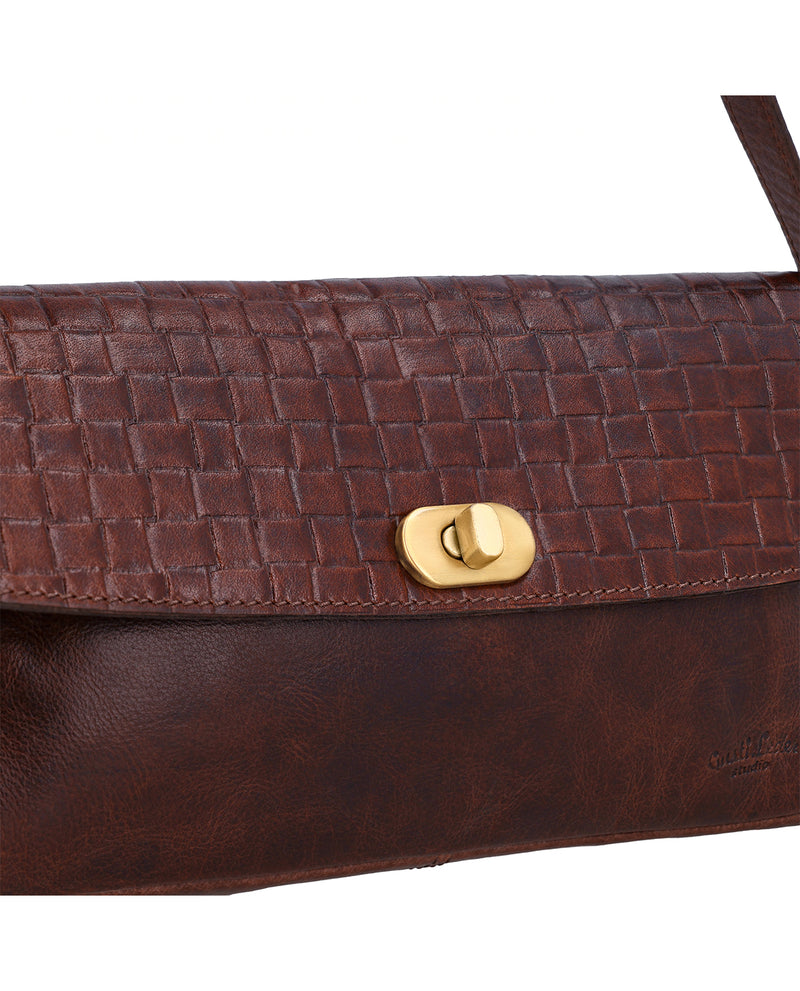 gusti-leder-sari-handtasche-damen-leder-dunkelbraun-mit-twist-lock image 3
