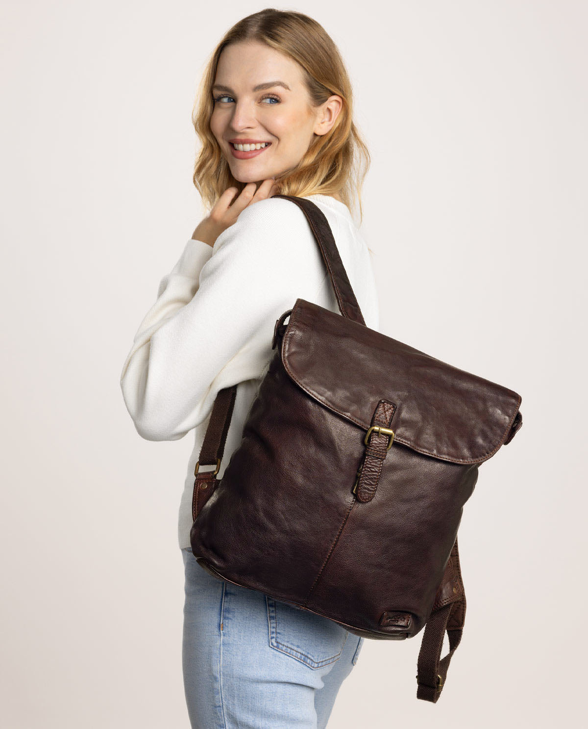 gusti-leder-kieran-city-rucksack-waschleder-echtleder-unikat image 1