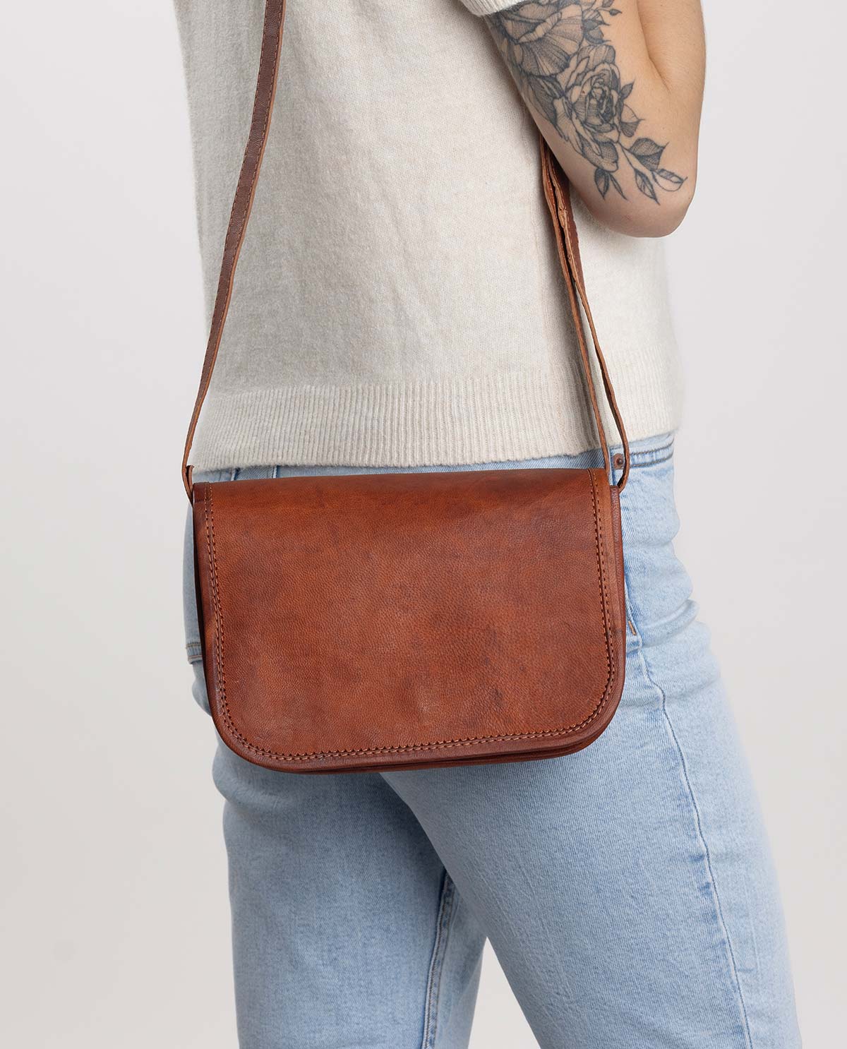 gusti-leder-summer-7-9-handtasche-nature-echtleder image 1
