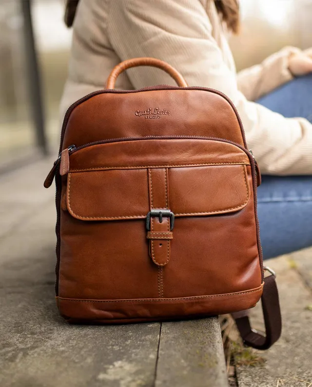 gusti-leder-alena-city-rucksack-aus-b-ffelleder-outlet image 1