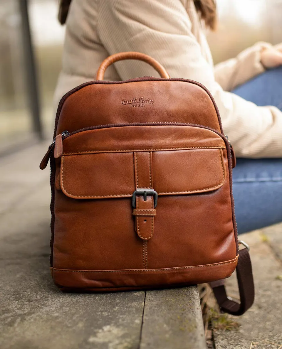 gusti-leder-alena-city-rucksack-aus-b-ffelleder-outlet image 1