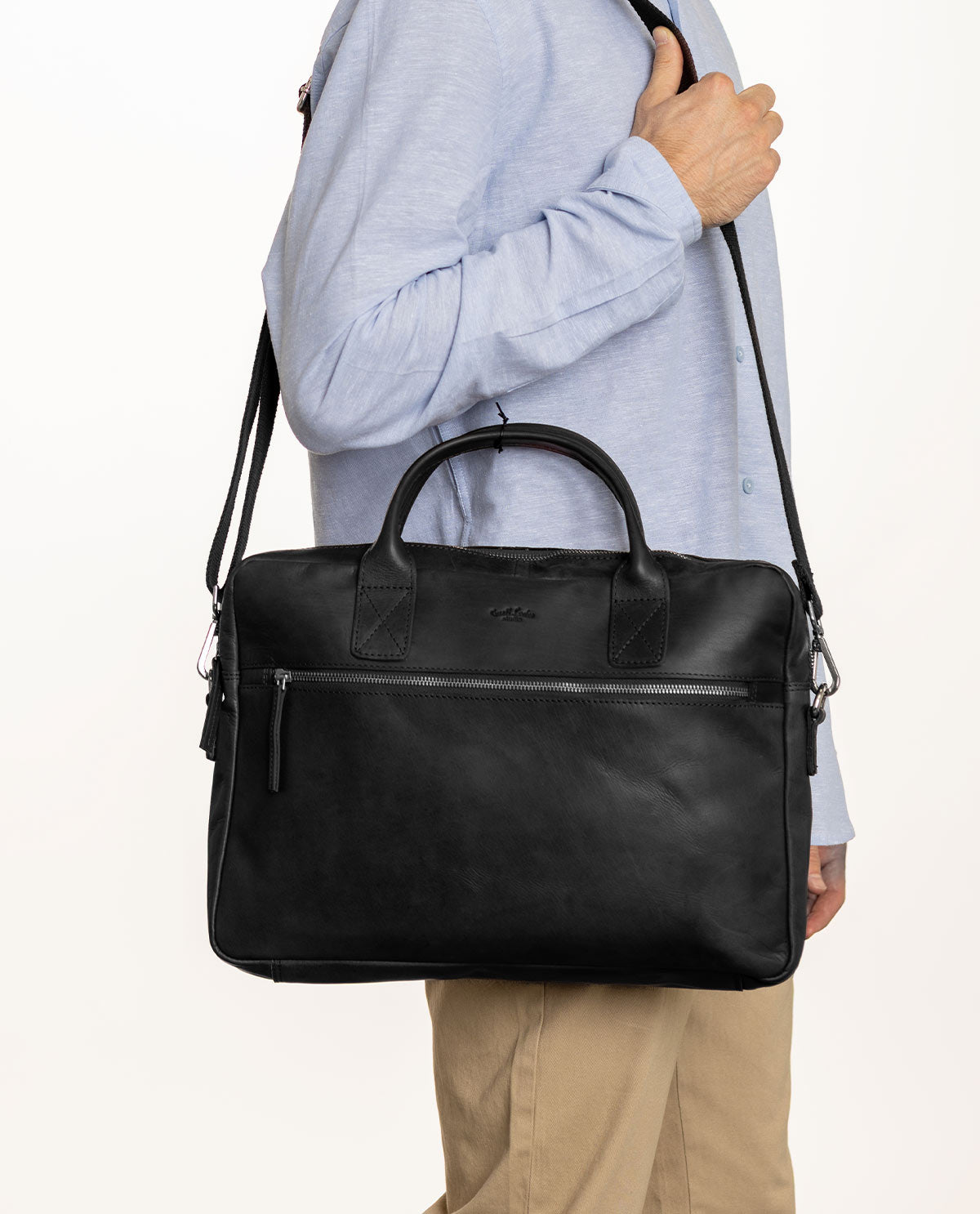 gusti-leder-elijah-messenger-bag-aktentasche-rindsleder-schwarz image 1
