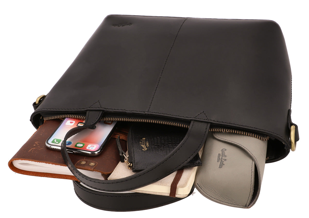 gusti-leder-madeline-outlet-handtasche-aus-leder-schwarz image 3