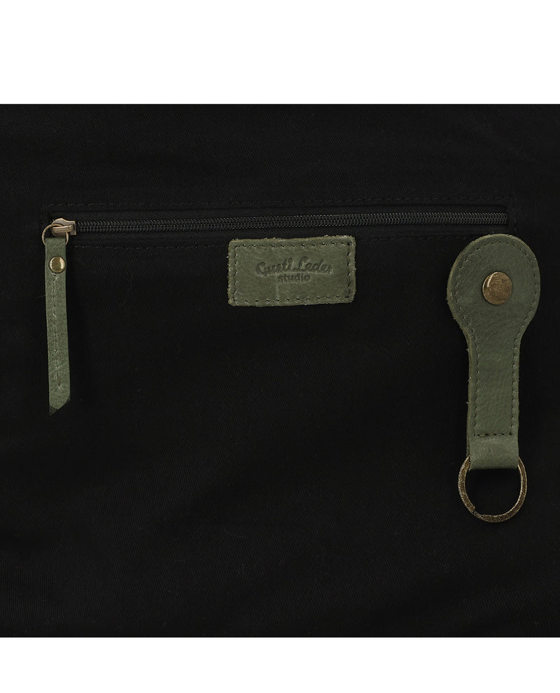 gusti-leder-elice-damen-handtasche-gr-n-mit-airtag-fach image 3